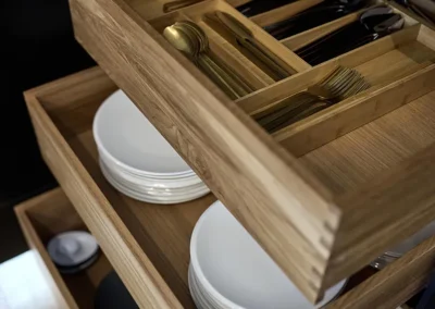 Detailaufnahme Besteckschublade Lamellenküche